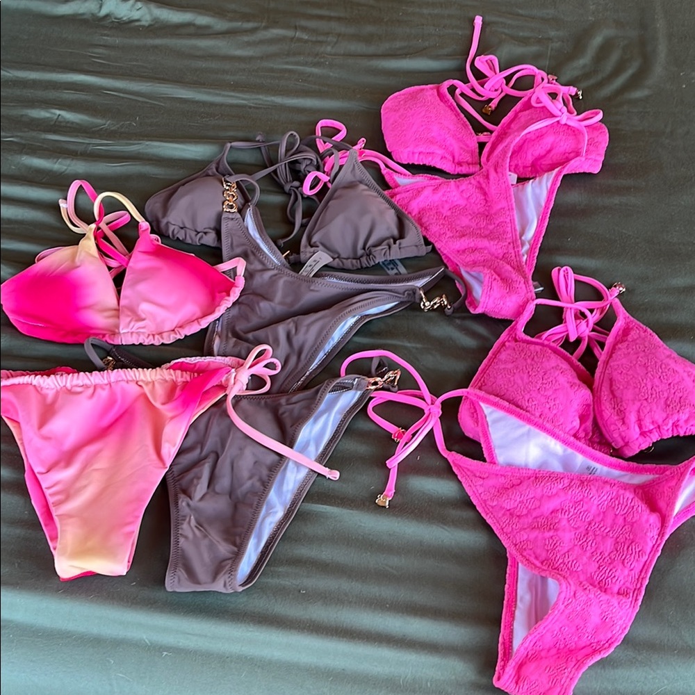 The sizes vary if you are interested message me and I’ll elaborate